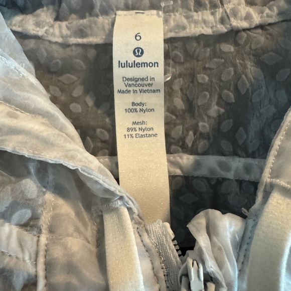 Lululemon Find Your Flock Jacket SZ 6 white drawstring Athleisure Workout - Picture 14 of 14